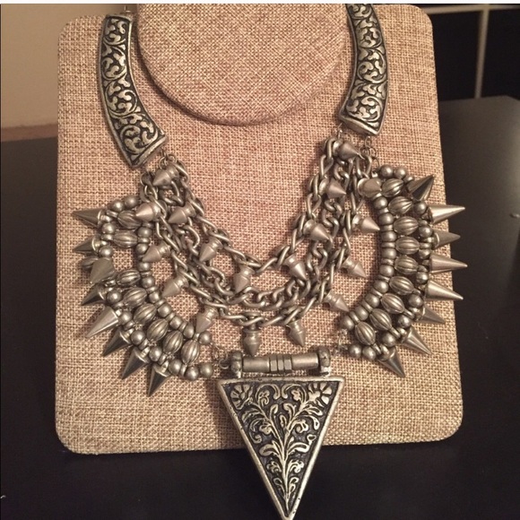 Zara Jewelry - Zara spike necklace
